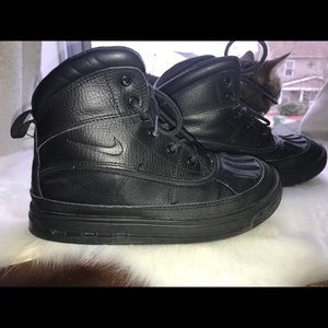 Blk. Nike ACG GS kids Boots